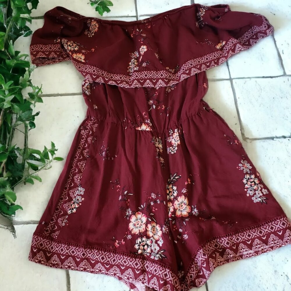 Women's Size Small Romper Shorte Sleeveless Ruffle Floral Jumpsuit With Pockets